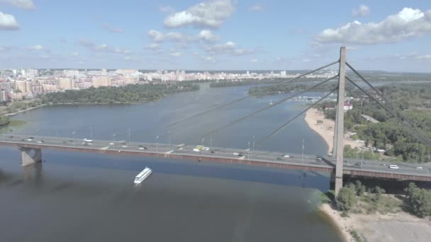 Ponte nord sul fiume Dnipro. Kiev, Ucraina. Vista aerea — Video Stock