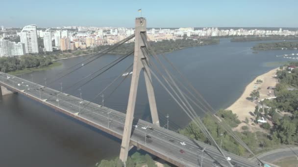 Ponte nord sul fiume Dnipro. Kiev, Ucraina. Vista aerea — Video Stock