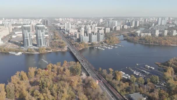 La orilla izquierda de Kiev en el otoño. Hydropark. Ucrania. Río Dnipro. Vista aérea — Vídeo de stock