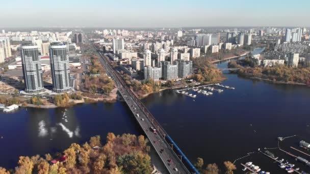 La orilla izquierda de Kiev en el otoño. Hydropark. Ucrania. Río Dnipro. Vista aérea — Vídeos de Stock