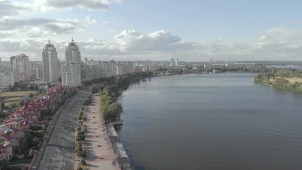 Kiev, Ucrania. Distrito de Obolon. Vista aérea — Vídeos de Stock