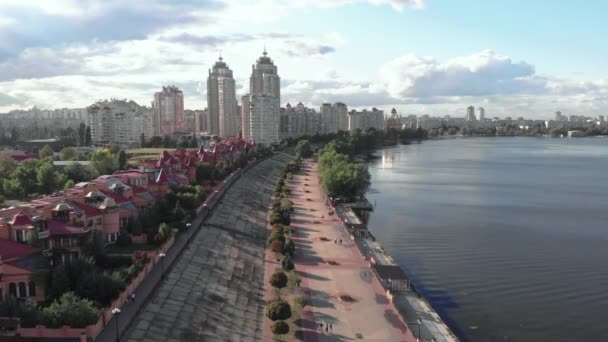 Kiev, Ucrania. Distrito de Obolon. Vista aérea — Vídeos de Stock