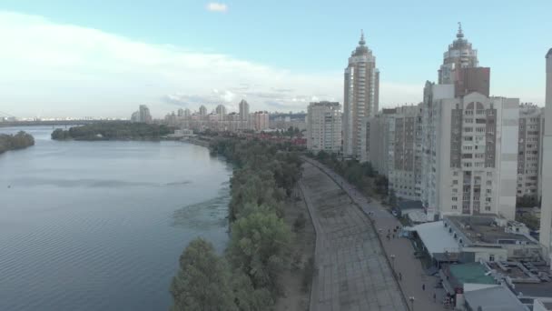 Kiev, Ucrania. Distrito de Obolon. Vista aérea — Vídeos de Stock