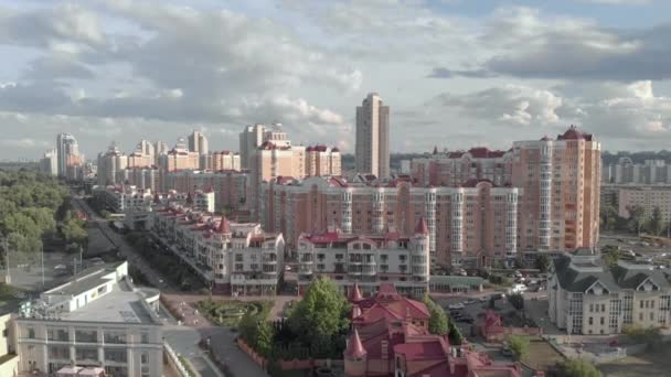 Kiev, Ucrania. Distrito de Obolon. Vista aérea — Vídeo de stock