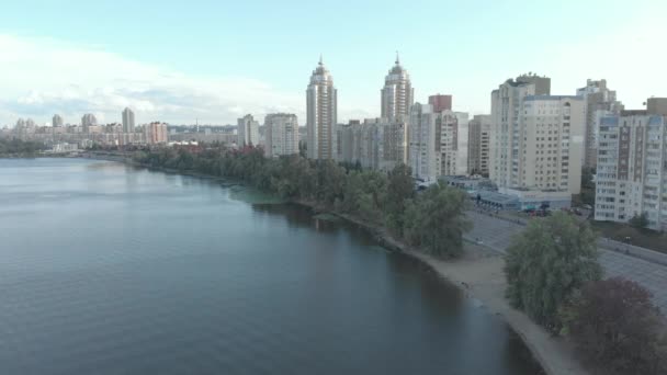 Kiev, Ucrania. Distrito de Obolon. Vista aérea — Vídeos de Stock