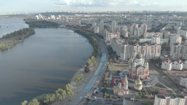 Kiev, Ucrania. Distrito de Obolon. Vista aérea — Vídeos de Stock