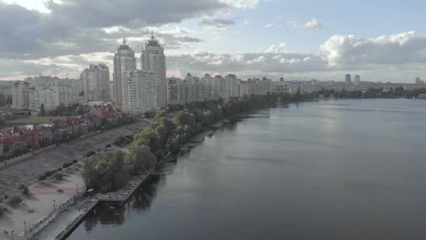 Kiev, Ucrania. Distrito de Obolon. Vista aérea — Vídeos de Stock