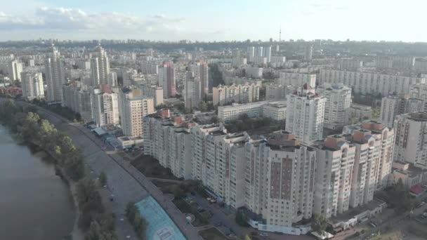 Kiev, Ucrania. Distrito de Obolon. Vista aérea — Vídeos de Stock