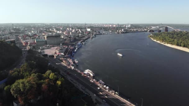 Ποταμός Dnipro. Κίεβο. Ουκρανία. Αεροφωτογραφία — Αρχείο Βίντεο