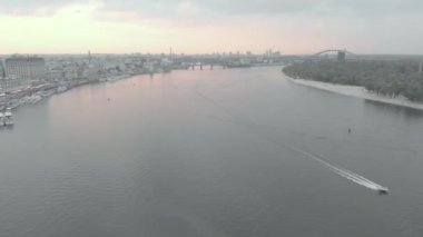 Dnipro Nehri. Kyiv. Ukrayna. Hava görünümü