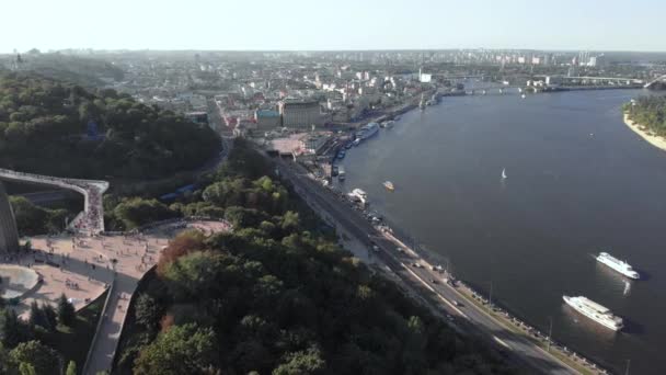 Řeka Dnipro. Kyjev. Ukrajina. Letecký pohled — Stock video