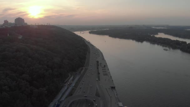 Dnipro folyó. Kijevben. Ukrajnában. Légi felvétel — Stock videók