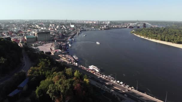 Řeka Dnipro. Kyjev. Ukrajina. Letecký pohled — Stock video