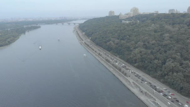 De rivier de Dnipro. Kiev. Oekraïne. Luchtzicht — Stockvideo