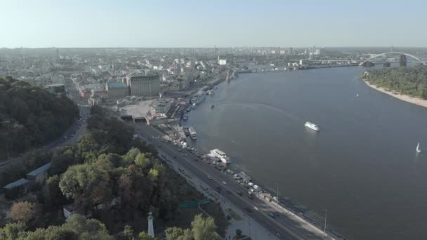 De rivier de Dnipro. Kiev. Oekraïne. Luchtzicht — Stockvideo