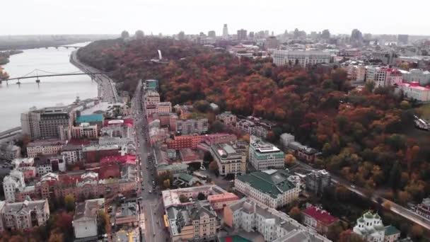Kyjev, Ukrajina. Okres Podil. Letecký pohled — Stock video