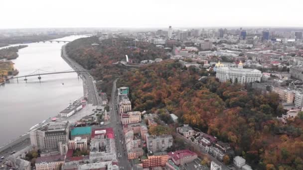 Kiev, Ucrania. Distrito Podil. Vista aérea — Vídeo de stock