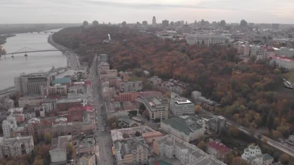 Kiev, Ukraine. Le district de Podil. Vue aérienne — Video