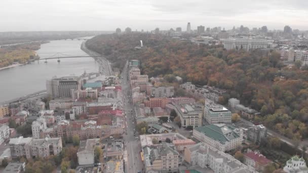 Kiev, Ucrania. Distrito Podil. Vista aérea — Vídeo de stock