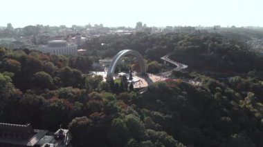 Kyiv, Ukrayna. Buluşma Kemeri. Hava görünümü