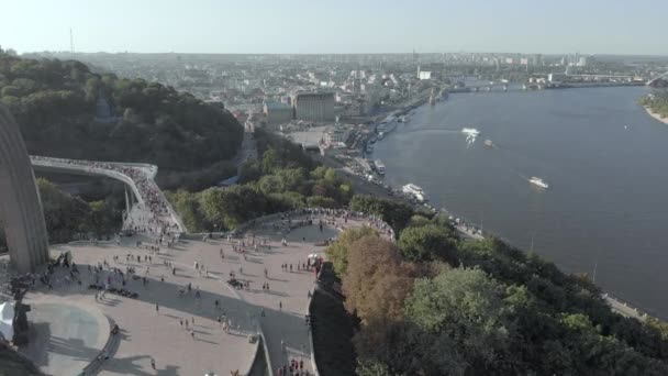 Kyjev, Ukrajina. Okres Podil. Letecký pohled — Stock video