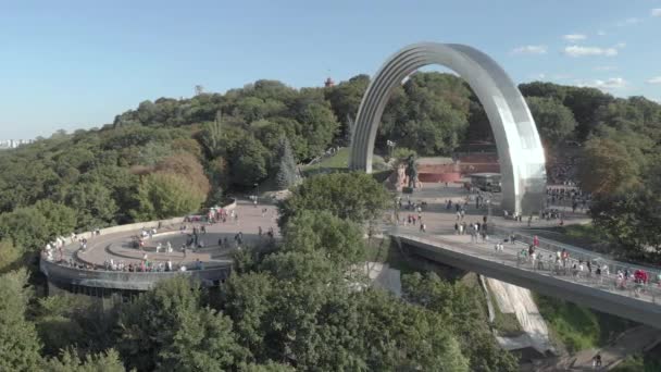 Киев, Украина. Воссоединение Арч. Вид с воздуха — стоковое видео