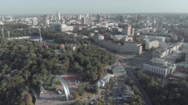 Kijów, Ukraina. Widok na miasto. Krajobraz lotniczy — Wideo stockowe