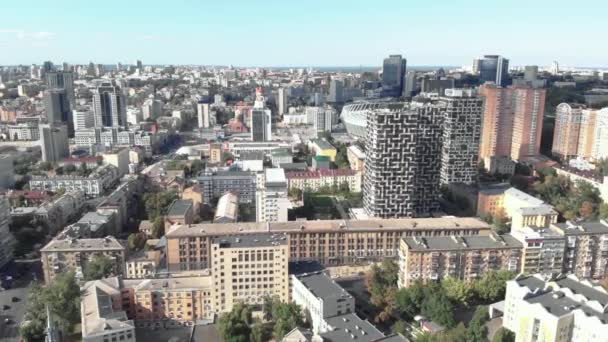 Kiev, Oekraïne. Uitzicht op de stad. Luchtlandschap — Stockvideo