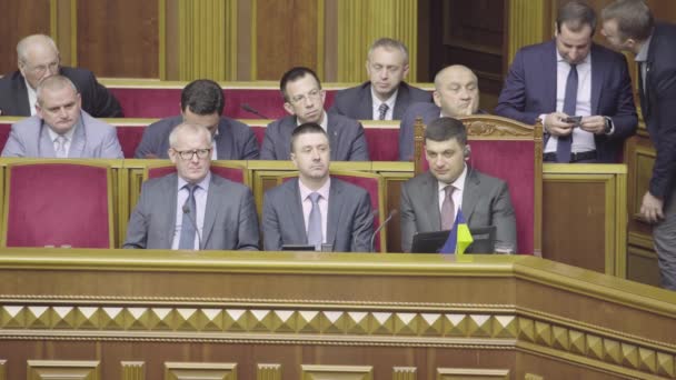KYIV, UCRANIA - 3 DE ABRIL DE 2018. Diputados del Parlamento ucraniano. Kiev. Ucrania . — Vídeo de stock