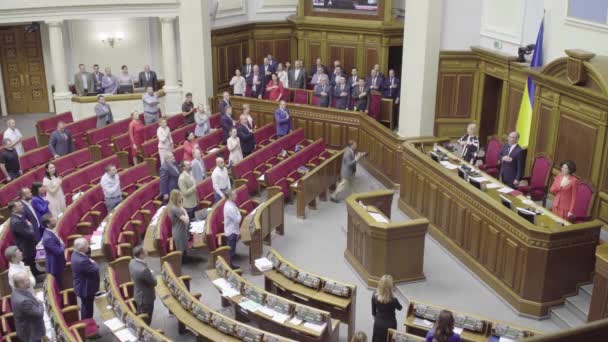 KYIV, UCRÂNIA - 3 de abril de 2018. Deputados do Parlamento ucraniano. Kiev. Ucrânia . — Vídeo de Stock