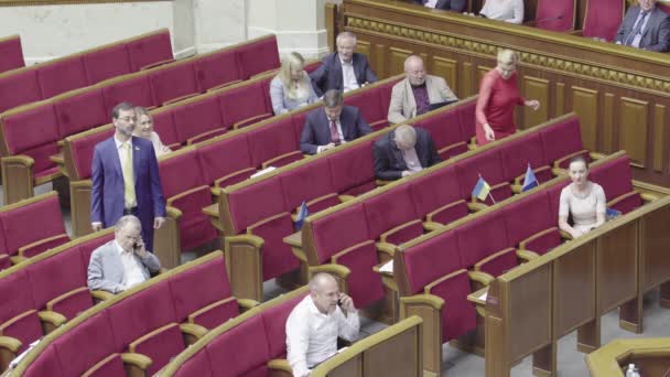 KIEW, UKRAINE - 3. April 2018. Abgeordnete des ukrainischen Parlaments. Kiew. Ukraine. — Stockvideo