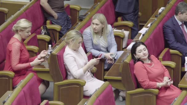 KYIV, UCRANIA - 3 DE ABRIL DE 2018. Diputados del Parlamento ucraniano. Kiev. Ucrania . — Vídeos de Stock