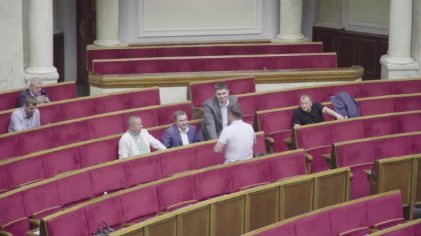 KYIV, UCRÂNIA - 3 de abril de 2018. Deputados do Parlamento ucraniano. Kiev. Ucrânia . — Vídeo de Stock