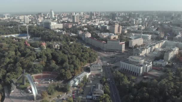 Kijów, Ukraina. Widok na miasto. Krajobraz lotniczy — Wideo stockowe