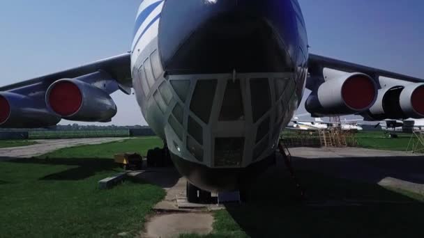 Luftfahrtmuseum in Kiew, Ukraine. Flugzeuge — Stockvideo