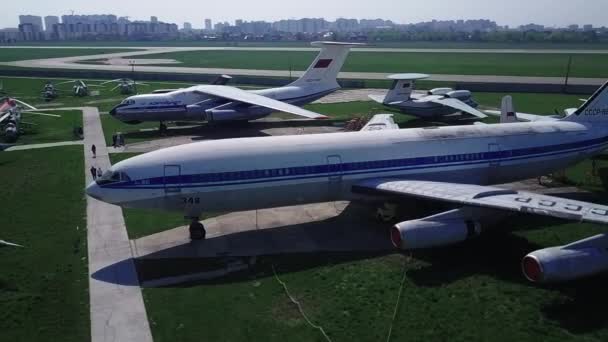 Flygmuseum i Kiev, Ukraina. Luftfartyg — Stockvideo