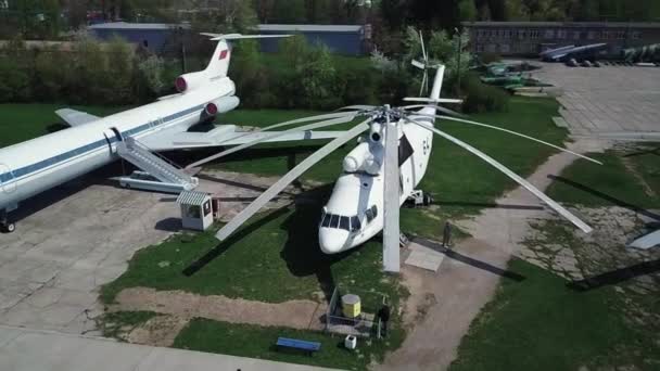 ウクライナのキエフにある航空博物館。ヘリコプター. — ストック動画