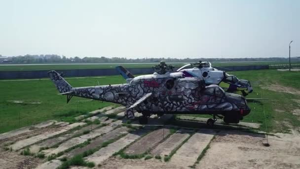 Luftfahrtmuseum in Kiew, Ukraine. Hubschrauber. — Stockvideo