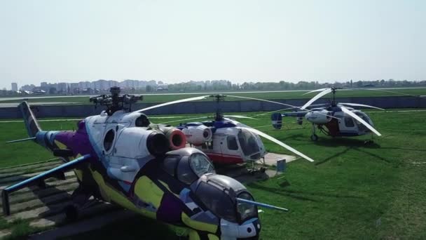 Ukrayna, Kyiv 'deki Havacılık Müzesi. Helikopter.. — Stok video