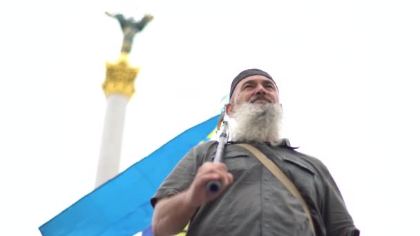 Crimean tatar man on the street of Kyiv. Ukraine — Stock Video