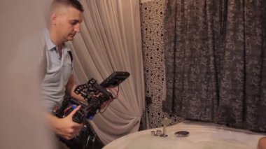 Sahne arkasında erotik çekim. Çekim.