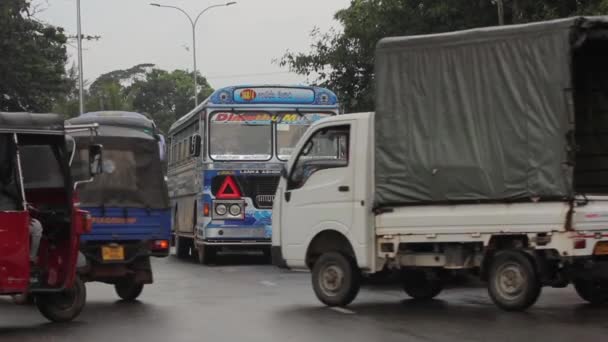 El paisaje urbano de Sri Lanka. Calle de la ciudad. Asia. Gente . — Vídeos de Stock