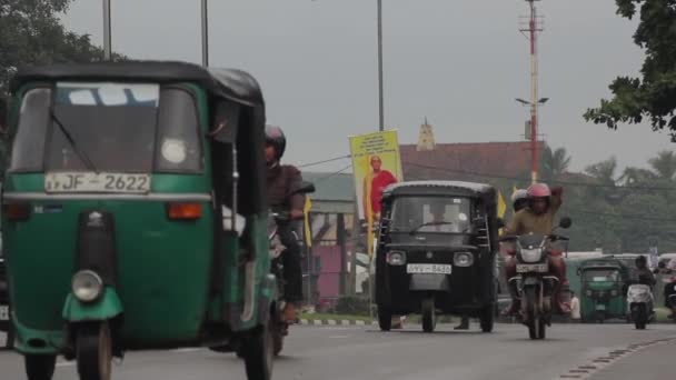 El paisaje urbano de Sri Lanka. Calle de la ciudad. Asia. Gente . — Vídeos de Stock