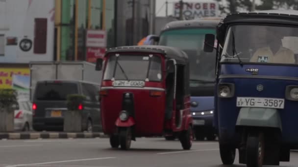 Cityscape dari Sri Lanka. Jalan di kota. Asia. Orang . — Stok Video