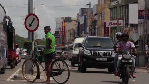 Cityscape of Sri Lanka. Street of the city. Asia. People. — Stock Video