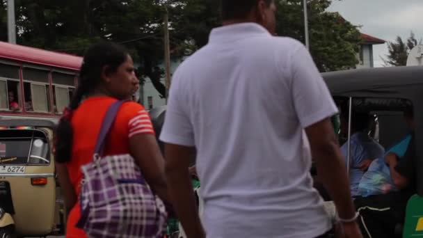 스리랑카의 도시 경관. 도시의 거리. 아시아. 사람들. — 비디오