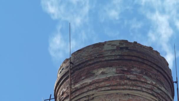 Smoke comes from the chimney. Air pollution. Ecology. Kyiv. Ukraine. — Stock Video