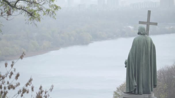 Monument to Volodymyr the Great. Kyiv. Ukraine. — Stock Video