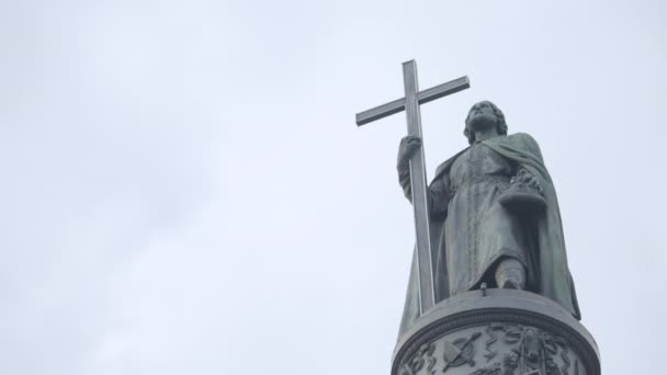 Denkmal für Wolodymyr den Großen. Kiew. Ukraine. — Stockvideo