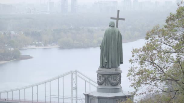 Monumento a Volodymyr, o Grande. Kiev. Ucrânia . — Vídeo de Stock